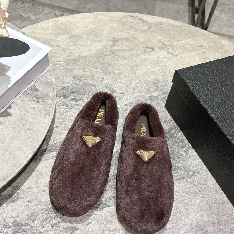 Pra*a slippers